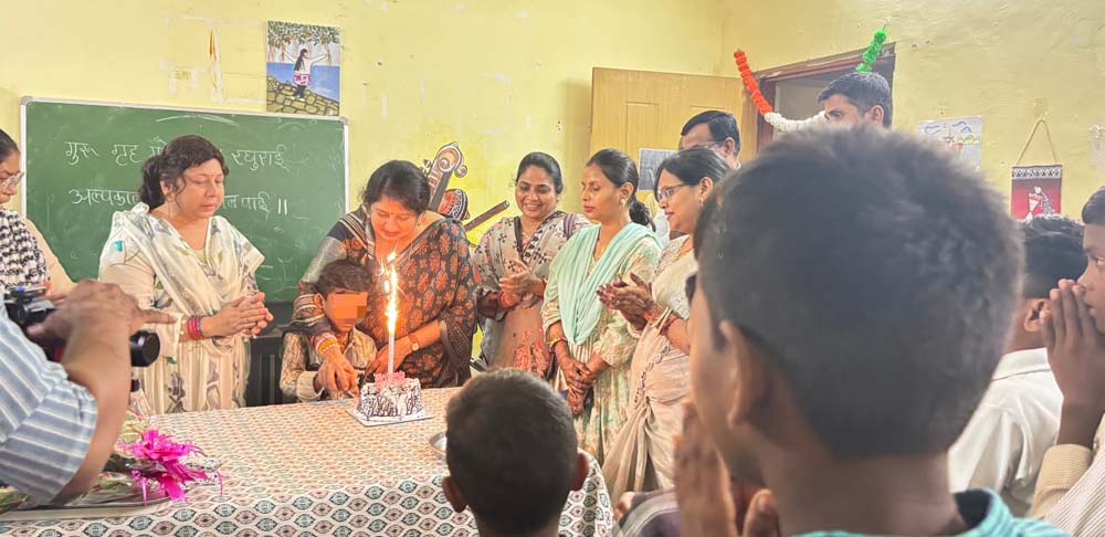 एकलव्य विद्यालय के बच्चों संग डॉ वर्णिका ने मनाया प्रधानमंत्री जी का जन्मदिन एकलव्य विद्यालय के बच्चों संग डॉ वर्णिका ने मनाया प्रधानमंत्री जी का जन्मदिन