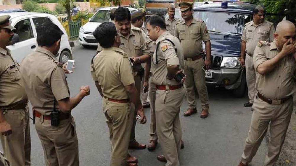 रीवा में पुलिस को बेहोश कर कुख्यात नशा तस्कर फरार रीवा में पुलिस को बेहोश कर कुख्यात नशा तस्कर फरार