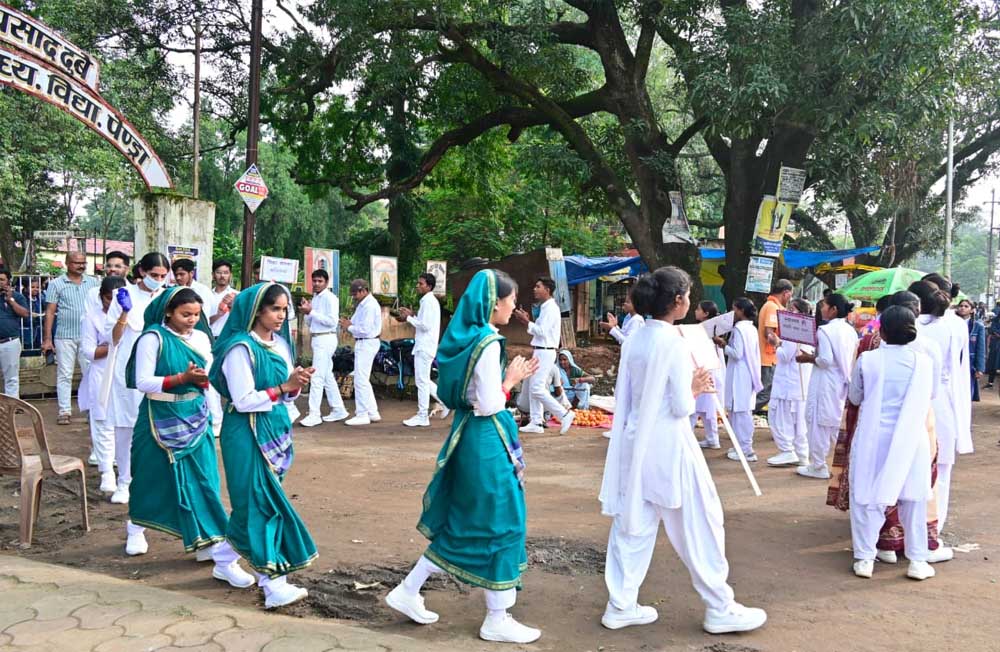सेवा संकल्प अभियान के तहत नुक्कड़ नाटक और रंगोली से विद्यार्थियों ने दिया जागरूकता एवं राष्ट्र निर्माण का संदेश सेवा संकल्प अभियान के तहत नुक्कड़ नाटक और रंगोली से विद्यार्थियों ने दिया जागरूकता एवं राष्ट्र निर्माण का संदेश