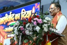 सवा लाख ‘आशीर्वाद के दीपों’ से जगमगाया खारुन तट, प्रधानमंत्री  नरेंद्र मोदी के स्वस्थ और दीर्घायु जीवन के लिए हुई महाआरती