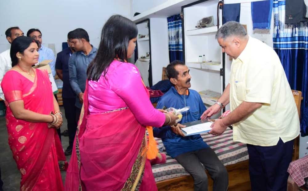 सेवा संकल्प अभियान के तहत अंबिकापुर के आस्था निकुंज वृद्धाश्रम में वरिष्ठजनों को मिला अपनत्व और सम्मान