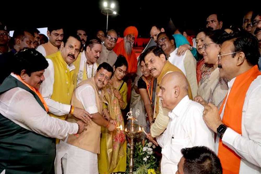 शिप्रा तट और महाकाल महालोक में 33.27 लाख दीये एकसाथ किये गये प्रज्ज्वलित, बना वर्ल्ड रिकार्ड