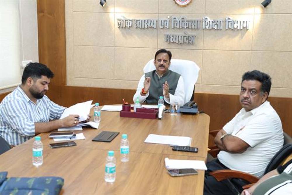उप मुख्यमंत्री शुक्ल ने शहडोल में सेवा संकल्प अभियान की तैयारियों की समीक्षा की उप मुख्यमंत्री शुक्ल ने शहडोल में सेवा संकल्प अभियान की तैयारियों की समीक्षा की