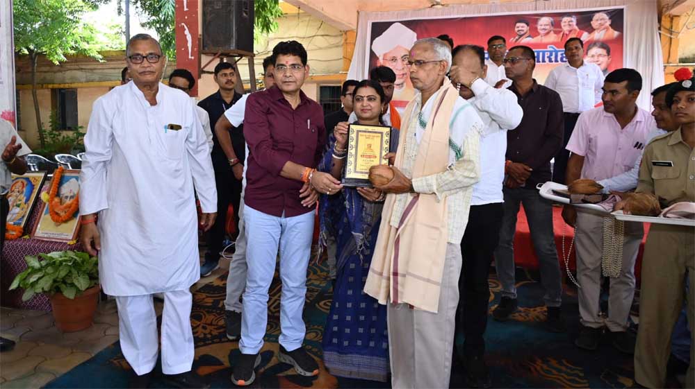 शिक्षकों के मार्गदर्शन और जनसेवा से ही संभव है, समाज व राष्ट्र का सर्वांगीण विकास- मंत्री टंक राम वर्मा शिक्षकों के मार्गदर्शन और जनसेवा से ही संभव है, समाज व राष्ट्र का सर्वांगीण विकास- मंत्री टंक राम वर्मा
