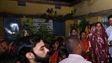 बाढ़ पीड़ितों के बीच पहुंचे राजस्व मंत्री  टंक राम वर्मा
