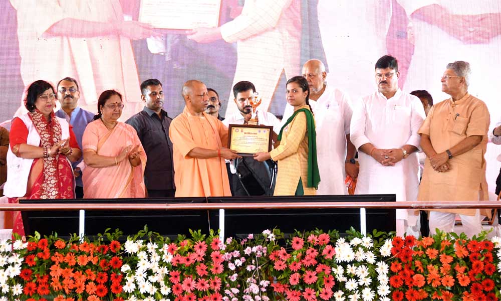 नई जिम्मेदारी के साथ सम्मान की सौगात, नियुक्ति पत्र और बढ़े मानदेय के चेक वितरित नई जिम्मेदारी के साथ सम्मान की सौगात, नियुक्ति पत्र और बढ़े मानदेय के चेक वितरित