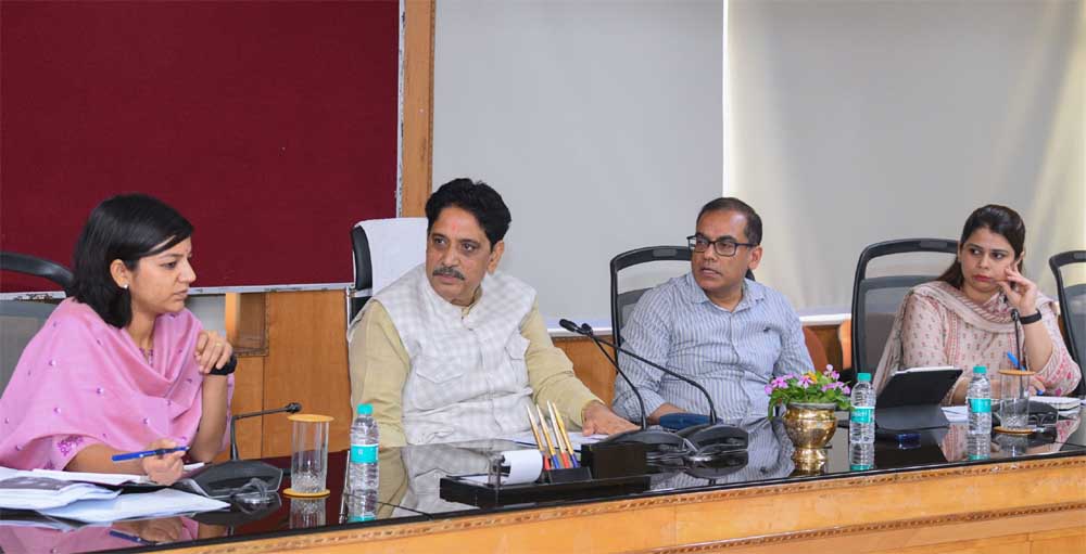 योगी सरकार के ट्रिलियन डॉलर अर्थव्यवस्था के लक्ष्य को आईटी-इलेक्ट्रॉनिक्स सेक्टर से मिलेगी नई गति