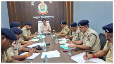 अंबिकापुर में बदमाशों पर सख्ती: IG का निर्देश- हथियार लहराया या चाकूबाजी की तो सीधे जेल अंबिकापुर में बदमाशों पर सख्ती: IG का निर्देश- हथियार लहराया या चाकूबाजी की तो सीधे जेल