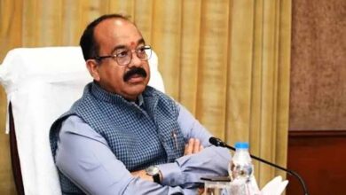 बारिश में खराब सड़कों पर उप मुख्यमंत्री अरुण साव ने जताई नाराजगी, 15 अक्टूबर तक सुधारने के दिए निर्देश बारिश में खराब सड़कों पर उप मुख्यमंत्री अरुण साव ने जताई नाराजगी, 15 अक्टूबर तक सुधारने के दिए निर्देश