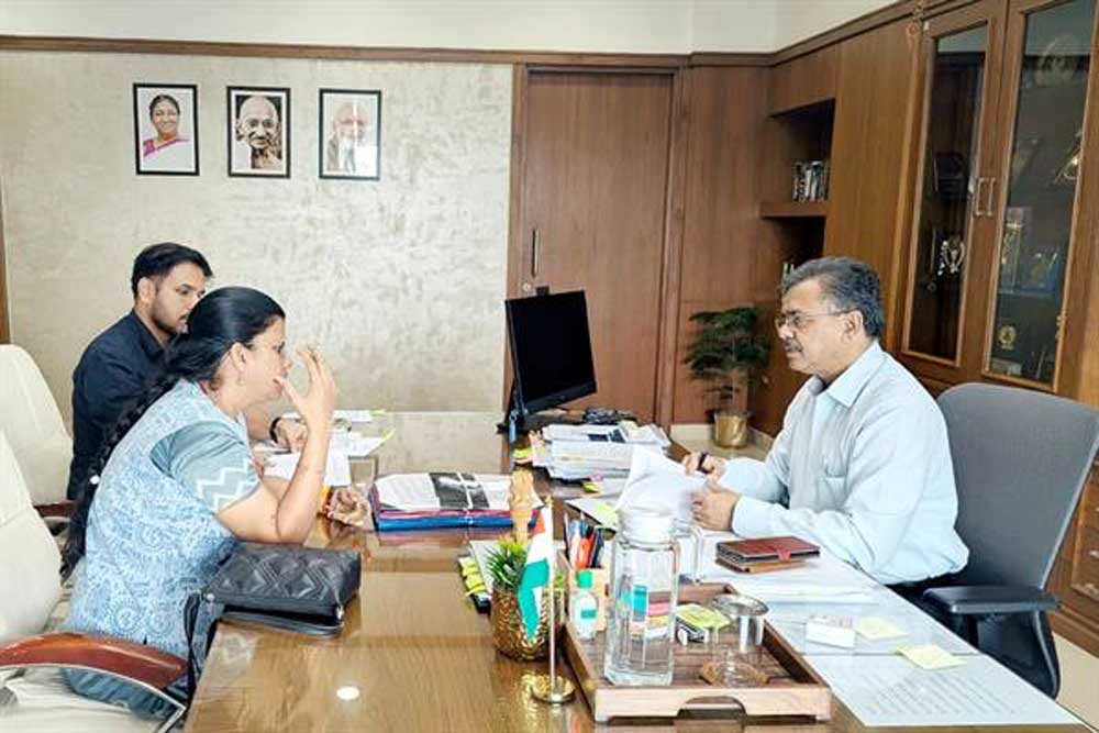 मुख्य सचिव बर्णवाल से मिलीं बाल अधिकार आयोग की अध्यक्ष डॉ. शर्मा मुख्य सचिव बर्णवाल से मिलीं बाल अधिकार आयोग की अध्यक्ष डॉ. शर्मा
