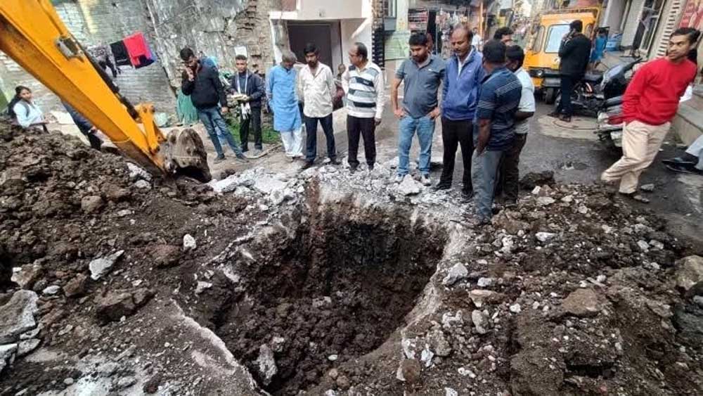 भागीरथपुरा दूषित पानी कांड: 7 साल तक नहीं बदली पानी की लाइन, मौतों के बाद 7 महीने में हुआ काम भागीरथपुरा दूषित पानी कांड: 7 साल तक नहीं बदली पानी की लाइन, मौतों के बाद 7 महीने में हुआ काम