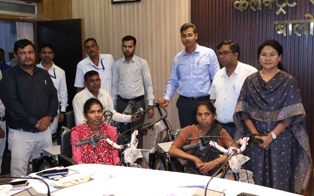 तीन दिव्यांगजनों की राह हुई आसान, मिली ट्राईसिकल बोले ‘धन्यवाद विष्णु भैया’ तीन दिव्यांगजनों की राह हुई आसान, मिली ट्राईसिकल बोले ‘धन्यवाद विष्णु भैया’