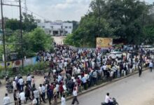 मुरैना के जौरा में पुलिस पिटाई के आरोप पर भड़का जनआक्रोश, विधायक संग सड़कों पर उतरे व्यापारी