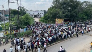 मुरैना के जौरा में पुलिस पिटाई के आरोप पर भड़का जनआक्रोश, विधायक संग सड़कों पर उतरे व्यापारी मुरैना के जौरा में पुलिस पिटाई के आरोप पर भड़का जनआक्रोश, विधायक संग सड़कों पर उतरे व्यापारी