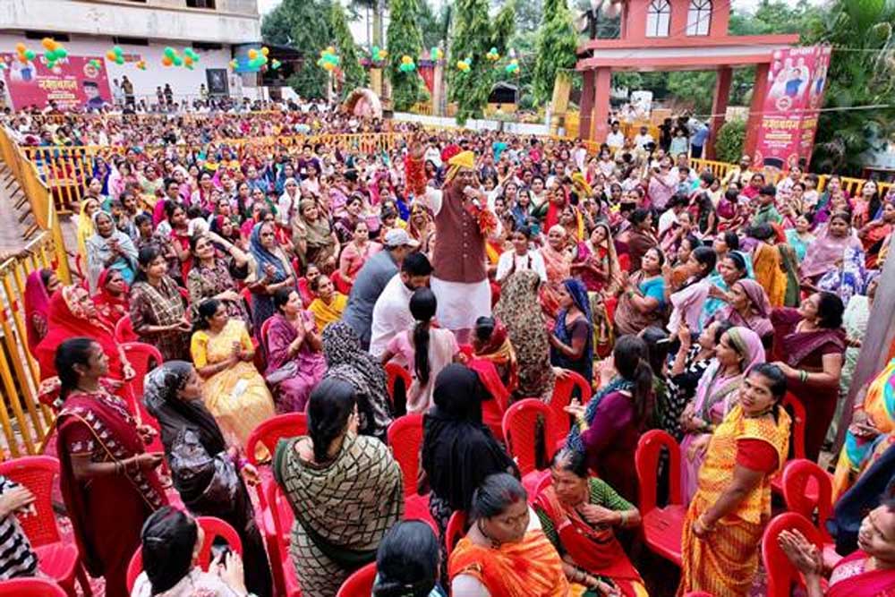 नरेला रक्षाबंधन महोत्सव का दूसरा दिन: 36 हज़ार 854 बहनों ने मंत्री  सारंग को बांधी राखी