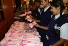 सरकारी विद्यालयों की छात्राओं को मिलेगी निःशुल्क सैनिटरी नैपकिन