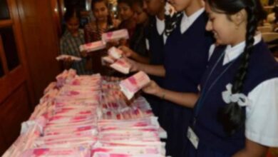 सरकारी विद्यालयों की छात्राओं को मिलेगी निःशुल्क सैनिटरी नैपकिन