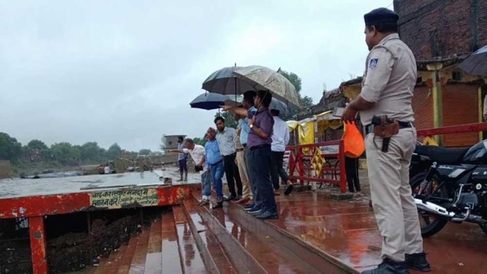 मंदाकिनी का फिर बढ़ा जलस्तर, चित्रकूट में प्रशासन अलर्ट मोड पर मंदाकिनी का फिर बढ़ा जलस्तर, चित्रकूट में प्रशासन अलर्ट मोड पर