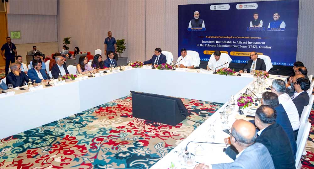 मध्यप्रदेश को टेलीकॉम, सेमीकंडक्टर, जीसीसी और इलेक्ट्रॉनिक विनिर्माण का वैश्विक केंद्र बनाने के लिए राज्य सरकार प्रतिबद्ध : मुख्यमंत्री डॉ. यादव मध्यप्रदेश को टेलीकॉम, सेमीकंडक्टर, जीसीसी और इलेक्ट्रॉनिक विनिर्माण का वैश्विक केंद्र बनाने के लिए राज्य सरकार प्रतिबद्ध : मुख्यमंत्री डॉ. यादव