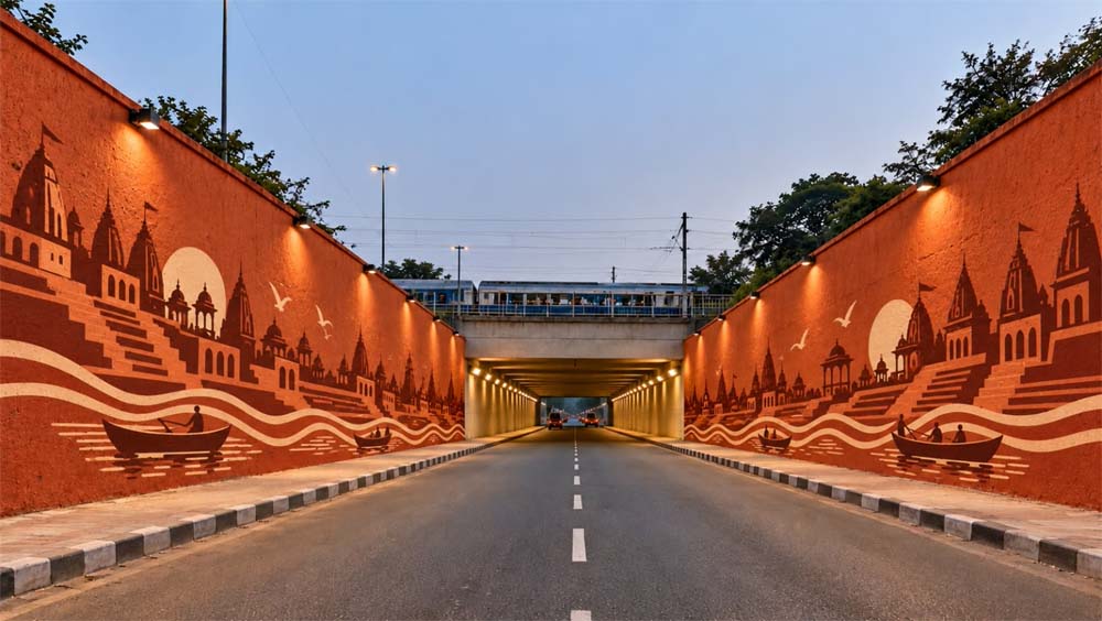 एयर शो के लिए संवर रही काशी, दीवारों पर उकेरी जा रही गंगा घाटों की छटा