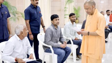 मुख्यमंत्री ने अफसरों को दिया निर्देश- संवेदनशील व्यवहार के साथ करें पीड़ितों की सहायता