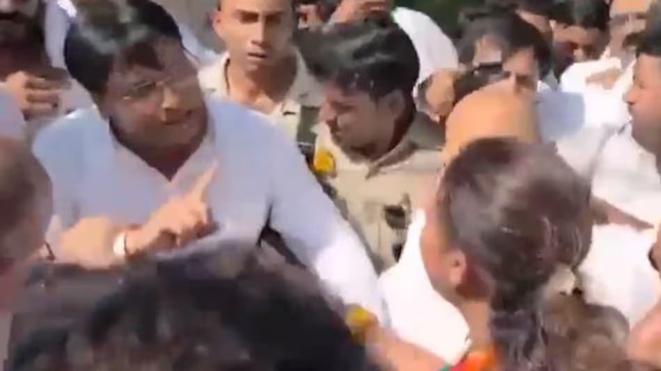 लखनऊ  में यूपी कांग्रेस मुख्यालय पर हंगामा, अजय राय और ममता चौधरी के समर्थक आमने-सामने