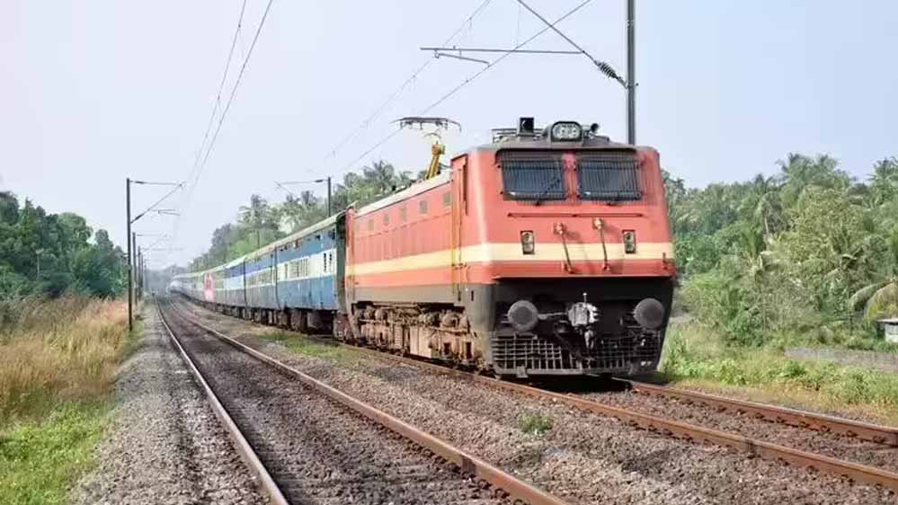 मैहर मेले में श्रद्धालुओं को रेलवे की सौगात, मां शारदा के दर्शन के लिए 8 ट्रेनों को मिला स्टॉपेज