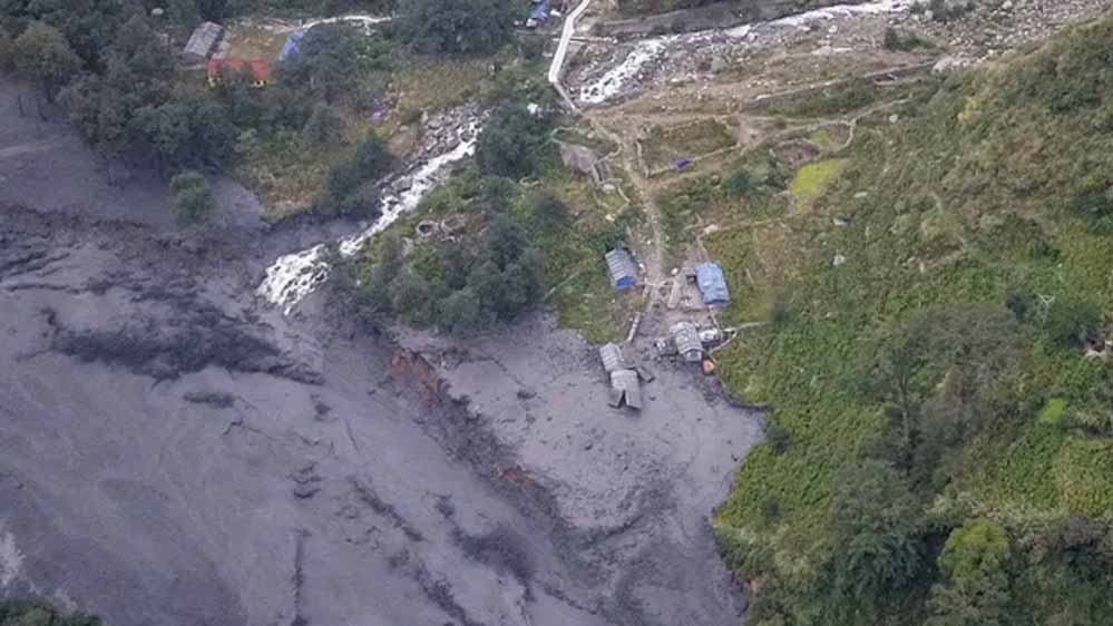 नेपाल में बाढ़ का कहर, 40 घर और 6 पुल बहे; 150 से ज्यादा विदेशी पर्यटक फंसे नेपाल में बाढ़ का कहर, 40 घर और 6 पुल बहे; 150 से ज्यादा विदेशी पर्यटक फंसे