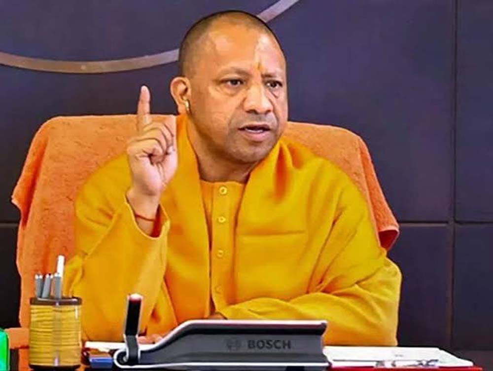 कानपुर में भाजपा नेता से 32 लाख की लूट, CM योगी ने खुद ली रिपोर्ट; थाना प्रभारी सस्पेंड