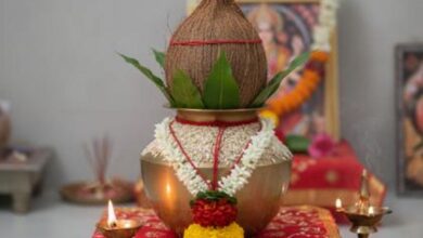 नवरात्रि पारण के बाद कलश, नारियल और जौ का क्या करें? जानें पूजा सामग्री के विसर्जन के नियम नवरात्रि पारण के बाद कलश, नारियल और जौ का क्या करें? जानें पूजा सामग्री के विसर्जन के नियम