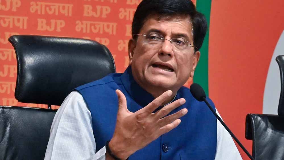 पीयूष गोयल का राहुल गांधी पर निशाना, CEC को कैबिनेट पद और दूसरे को पद्म विभूषण मिलने का उठाया मुद्दा पीयूष गोयल का राहुल गांधी पर निशाना, CEC को कैबिनेट पद और दूसरे को पद्म विभूषण मिलने का उठाया मुद्दा