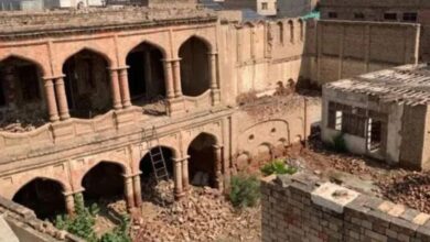 पाकिस्तान में ऐतिहासिक रामलीला मंदिर सील, तोड़फोड़ और कमर्शियल प्लाजा बनाने पर विवाद