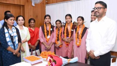 योगी सरकार में मिशन शक्ति से बेटियों को नेतृत्व का अवसर, चार छात्राओं ने संभाली मध्याह्न भोजन प्राधिकरण की कमान