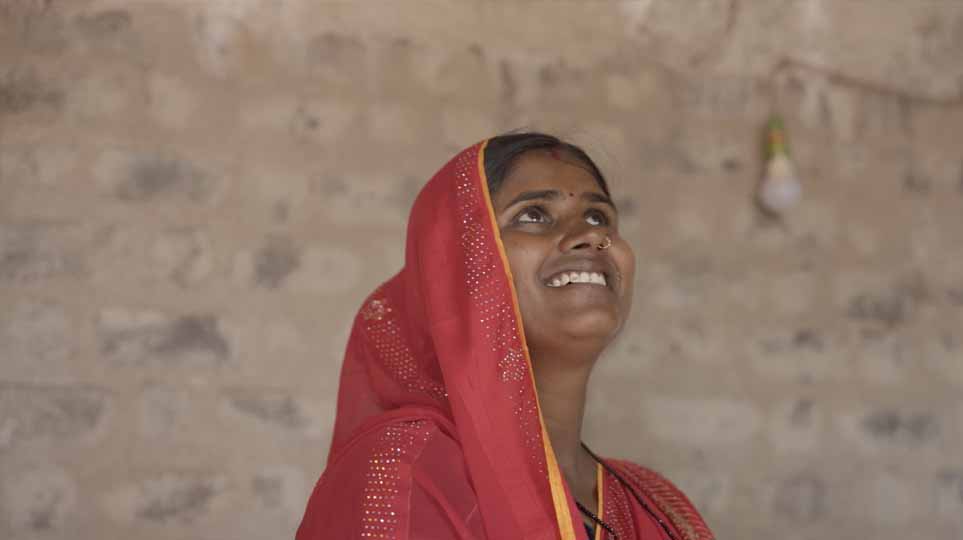 कभी बैनर की दीवारों के बीच गुजरती थी जिंदगी, आज पक्के आशियाने में संवर रहे आशा के सपने कभी बैनर की दीवारों के बीच गुजरती थी जिंदगी, आज पक्के आशियाने में संवर रहे आशा के सपने
