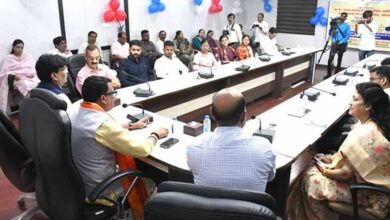 अनुसूचित जाति वर्ग के सर्वांगीण विकास के लिए पूरी प्रतिबद्धता और संवेदनशीलता से कार्य करें अधिकारी : मंत्री चौहान
