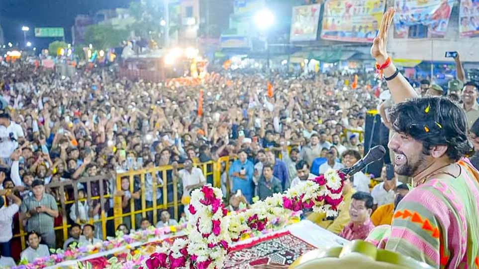 धीरेंद्र शास्त्री का बयान, बोले- गरबा पंडाल में गोमूत्र पिलाकर दें एंट्री; बेटियों को लेकर भी कही बात धीरेंद्र शास्त्री का बयान, बोले- गरबा पंडाल में गोमूत्र पिलाकर दें एंट्री; बेटियों को लेकर भी कही बात
