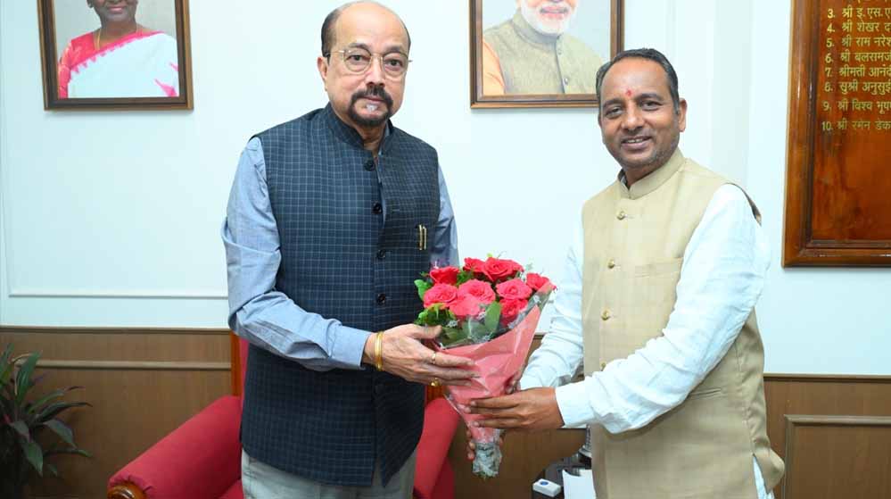 राज्यपाल डेका से छत्तीसगढ़ रेड क्रॉस समिति के अध्यक्ष ने की सौजन्य भेंट