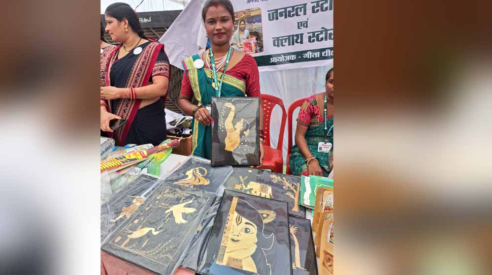 धान के पैरे से धनेश्वरी ने गढ़ी आत्मनिर्भरता की नई पहचान, कला को बनाया कमाई का जरिया