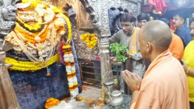 बाबा काल भैरव और काशी विश्वनाथ के दरबार में मुख्यमंत्री योगी ने नवाया शीश