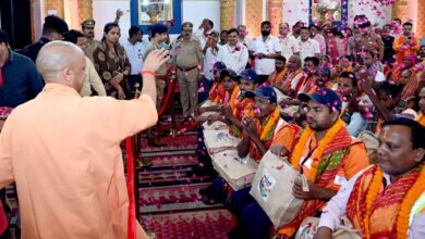 माफिया की जगह सिर्फ मिट्टी, कब्जाई जमीन पर गरीबों की बनेंगी हवेलियां: मुख्यमंत्री योगी आदित्यनाथ माफिया की जगह सिर्फ मिट्टी, कब्जाई जमीन पर गरीबों की बनेंगी हवेलियां: मुख्यमंत्री योगी आदित्यनाथ