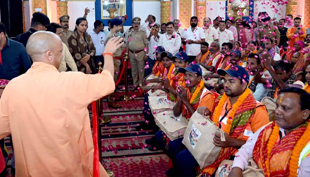 माफिया की जगह सिर्फ मिट्टी, कब्जाई जमीन पर गरीबों की बनेंगी हवेलियां: मुख्यमंत्री योगी आदित्यनाथ