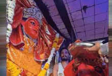 उज्जैन के 40 मंदिरों में मदिरा का भोग, आरती के बाद ढोल-नगाड़ों के साथ निकला दल
