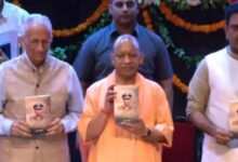 CM योगी ने वीरता पदक से सम्मानित किए पुलिसकर्मी, शहीद इंस्पेक्टर की पत्नी को भी सम्मान