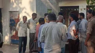 शाहजहांपुर में डबल मर्डर, मंदिर में दो साधुओं को जिंदा जलाने का आरोप शाहजहांपुर में डबल मर्डर, मंदिर में दो साधुओं को जिंदा जलाने का आरोप