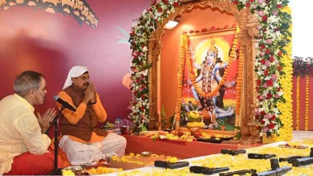 इंदौर में CM मोहन यादव ने किया शस्त्र पूजन, पुलिस विभाग में 18,500 पदों पर भर्ती का ऐलान इंदौर में CM मोहन यादव ने किया शस्त्र पूजन, पुलिस विभाग में 18,500 पदों पर भर्ती का ऐलान