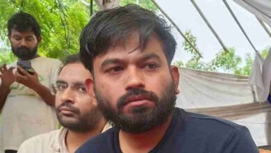 अभिजीत दीपके की अपील- दिवाली तक प्रदर्शन नहीं, परिवार के साथ समय बिताएं