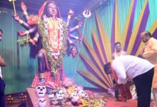 नवरात्रि पर उप मुख्यमंत्री विजय शर्मा ने पिपरिया में विभिन्न दुर्गा उत्सव समितियों के पंडालों में पहुंचकर की पूजा-अर्चना