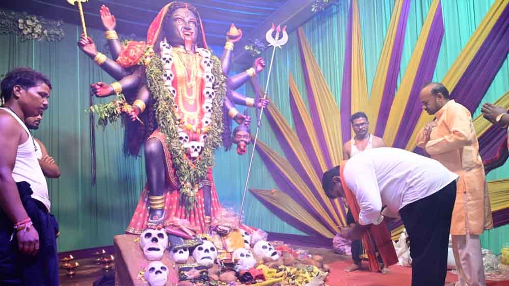 नवरात्रि पर उप मुख्यमंत्री विजय शर्मा ने पिपरिया में विभिन्न दुर्गा उत्सव समितियों के पंडालों में पहुंचकर की पूजा-अर्चना
