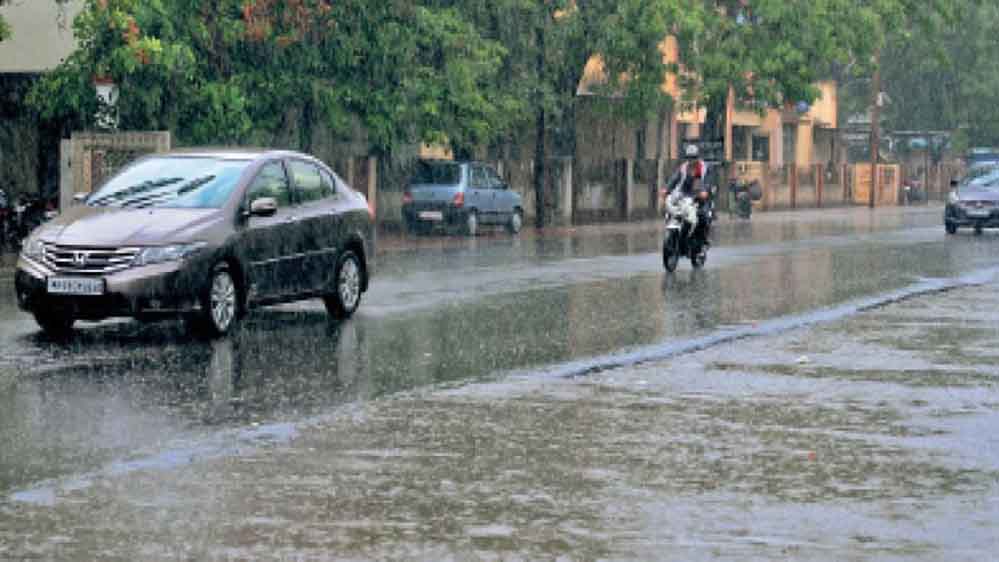 MP Weather: आधे मध्यप्रदेश में आंधी-बारिश का अलर्ट, इंदौर-उज्जैन समेत 25 जिलों में चेतावनी MP Weather: आधे मध्यप्रदेश में आंधी-बारिश का अलर्ट, इंदौर-उज्जैन समेत 25 जिलों में चेतावनी