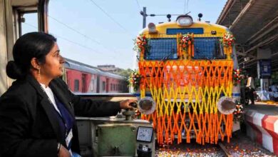 छत्तीसगढ़ के रावघाट पहुंची पहली मेमू ट्रेन, आजादी के बाद पहली बार दिखी रेल